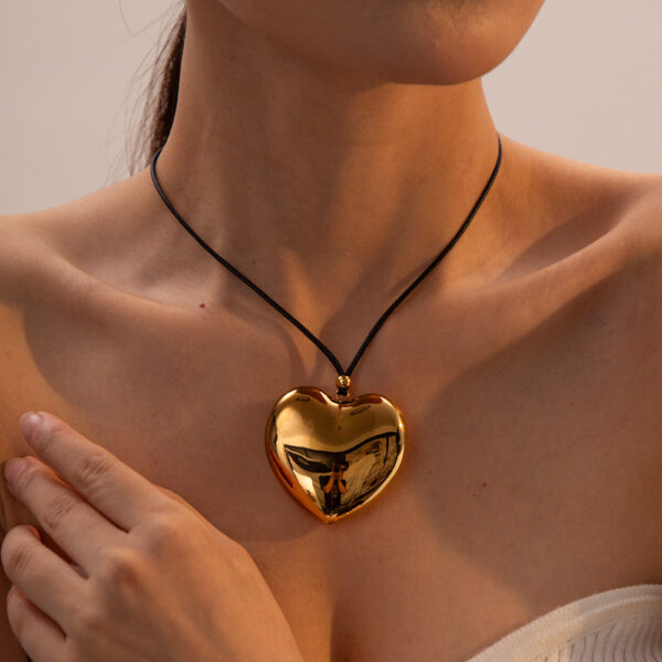 Collar corazon grande oro18k